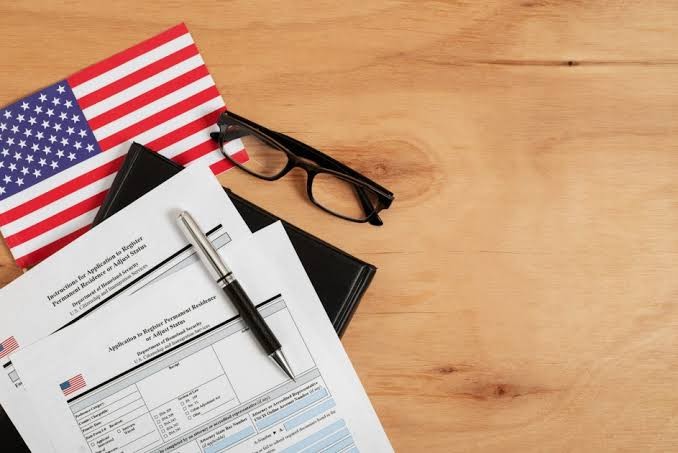 Asilo nos Estados Unidos: como funciona o pedido, quais as consequências e quando é possível pedir o Green Card